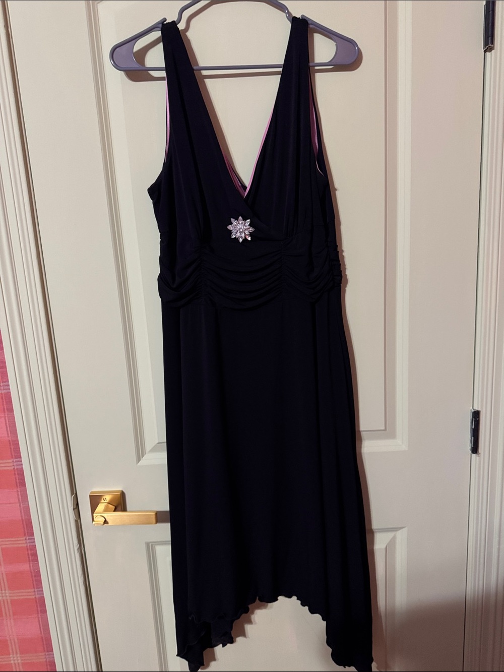 Asymmetrical Black V-Neck Evening Dress with Decorative Brooch